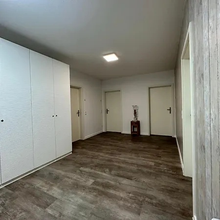 Haus Wijnen アパート